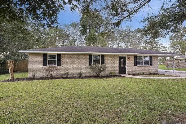 12233 Oakline Acres, St Amant, LA 70774