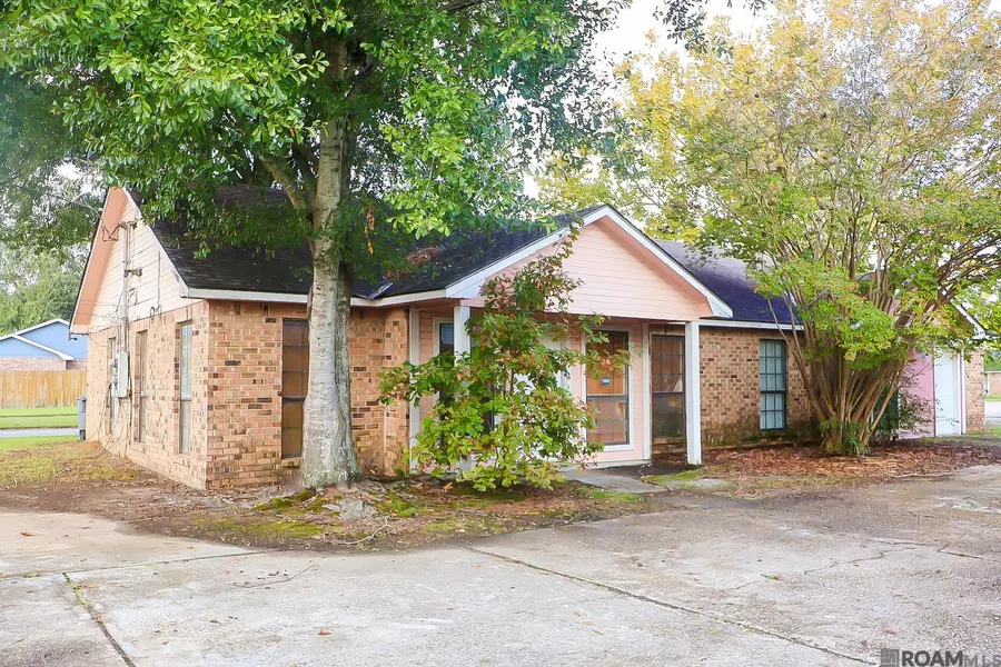 1020 Barrington Dr, Baton Rouge, LA 70714