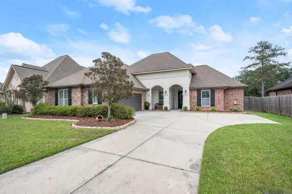 24879 Plantation Lake Ave, Denham Springs, LA 70726