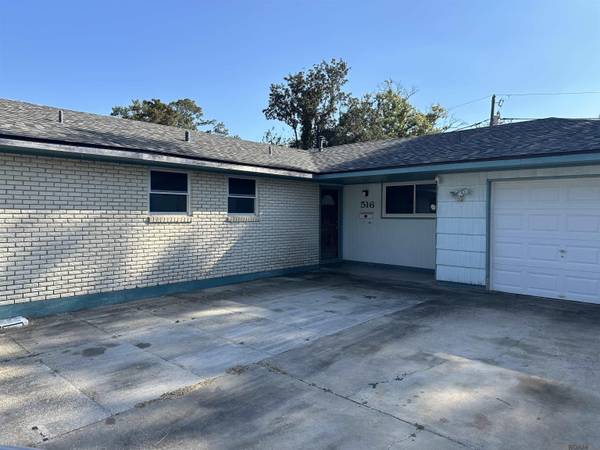 516 Chatsworth Dr, Laplace, LA 70068