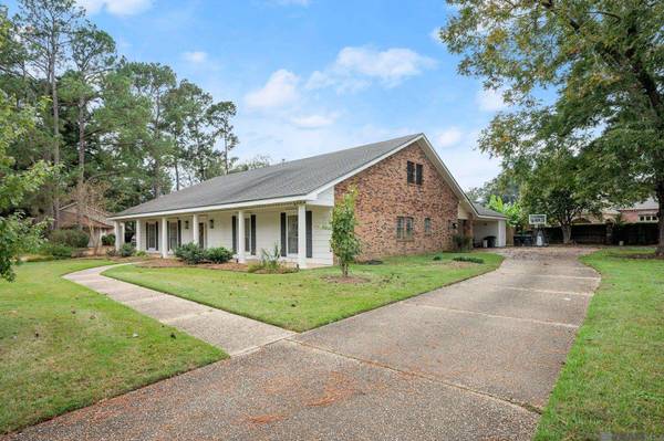 205 W Woodstone Ct, Baton Rouge, LA 70808