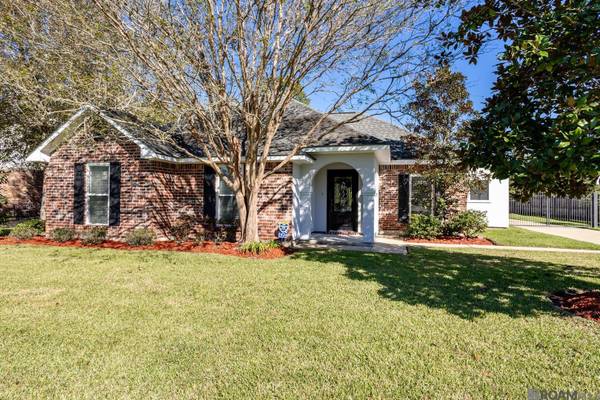 2436 Oak Alley, Port Allen, LA 70767