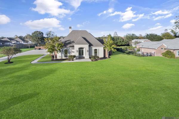 40010 Farm Rd, Gonzales, LA 70737