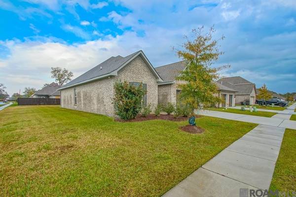 39068 Honorable Oaks Ave, Gonzales, LA 70737