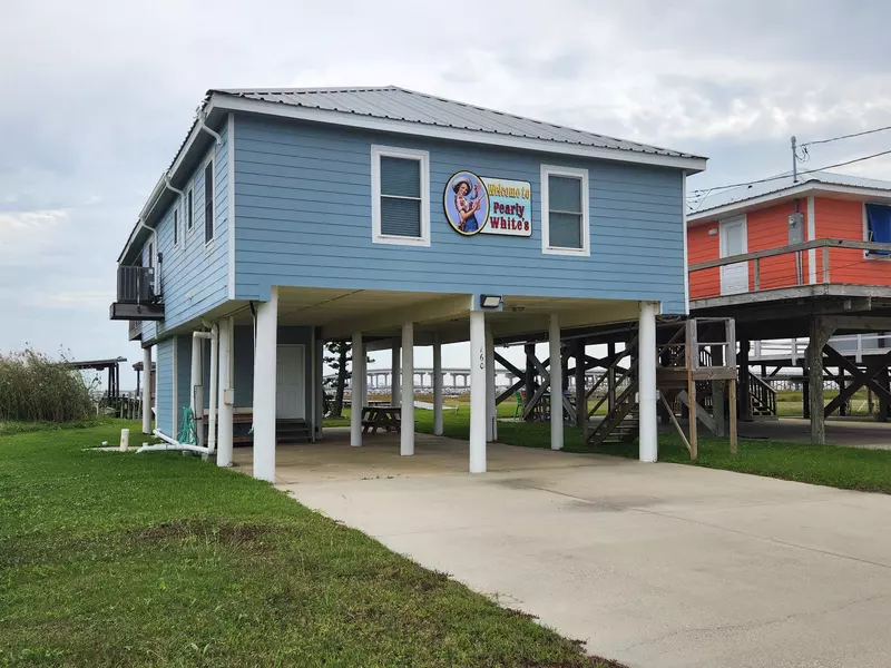 160 E Central Ave, Grand Isle, LA 70358