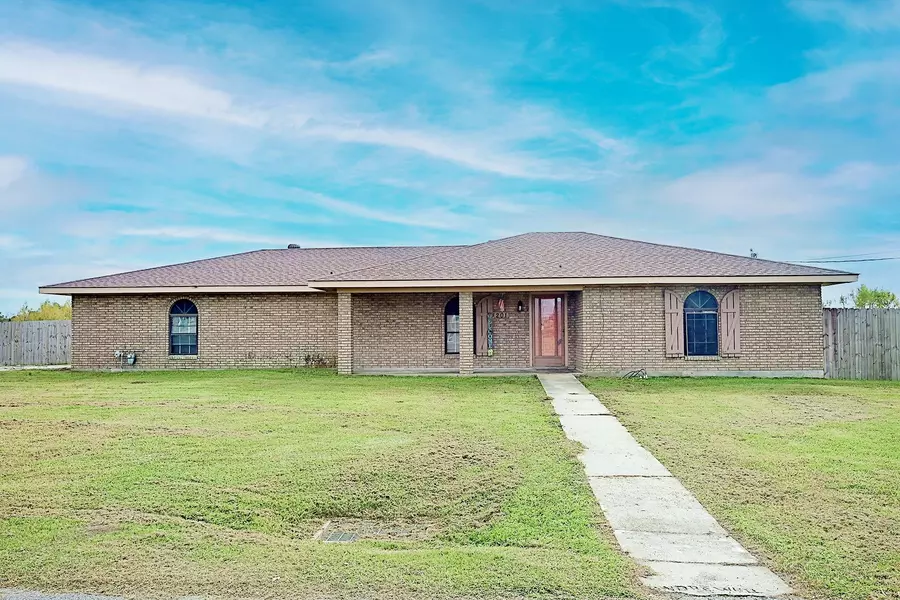 201 Laris Dr, Raceland, LA 70394