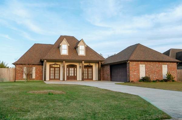 10357 Crooked Creek Ln, Denham Springs, LA 70726