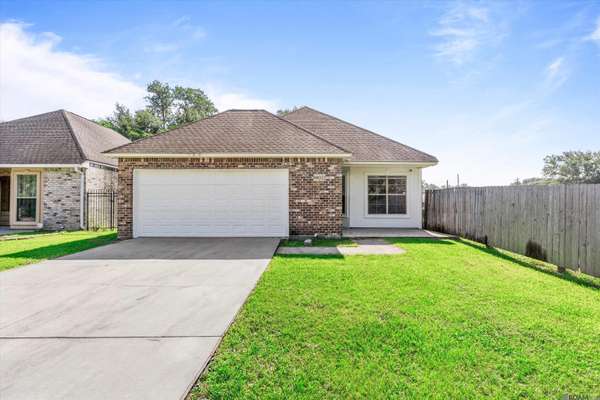 100 S Secret Gate, Denham Springs, LA 70726