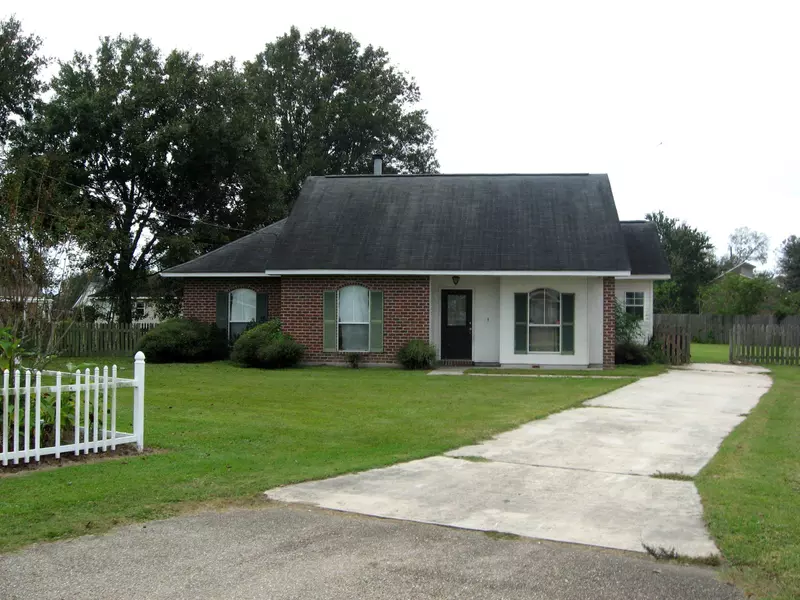 3741 Michelle Ln, Paulina, LA 70763