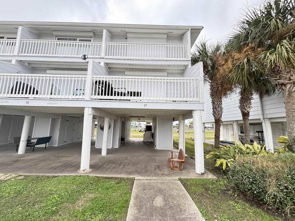 411 Admiral Craik Dr ##17, Grand Isle, LA 70358