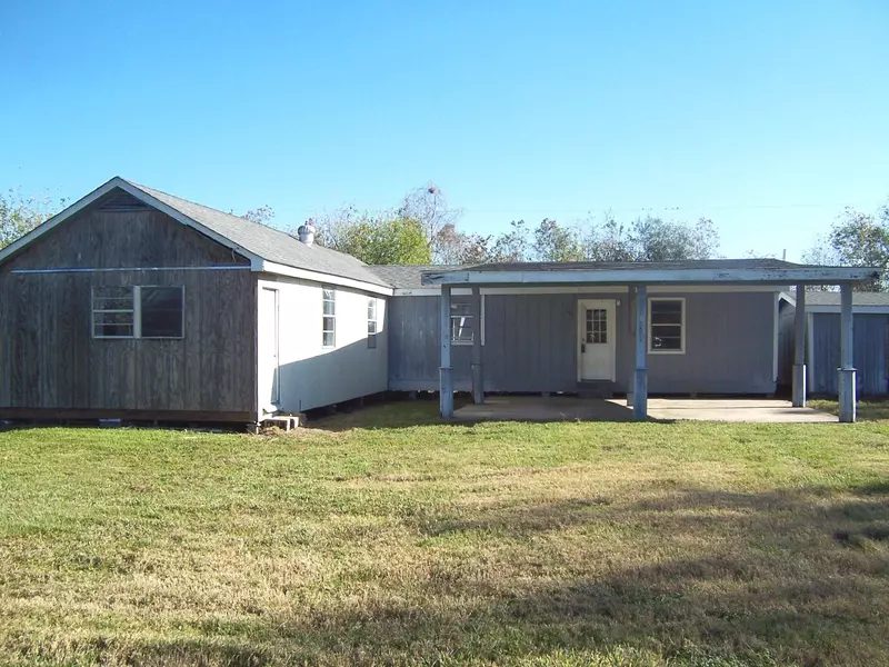 201 Lake Dr, Raceland, LA 70394