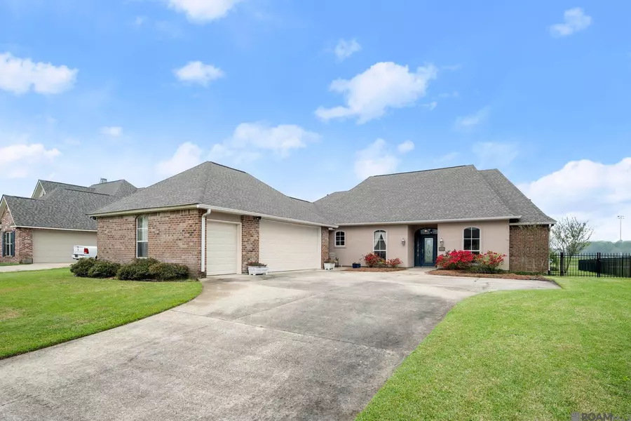 22525 Fairway View Dr, Zachary, LA 70791