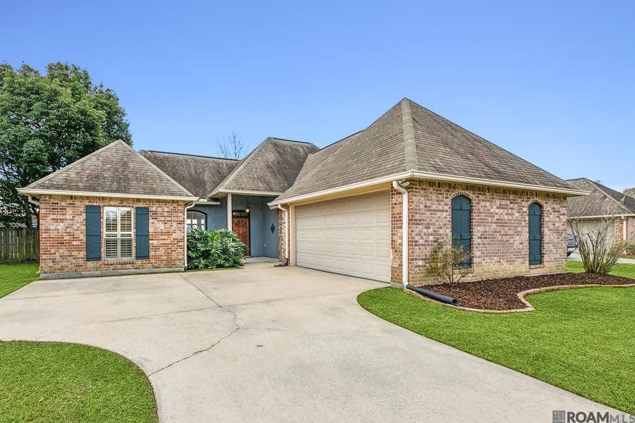 9042 Willow Point Dr, Denham Springs, LA 70726