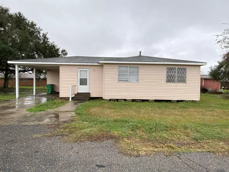 172 Dorseyville Ln, Belle Rose, LA 70341