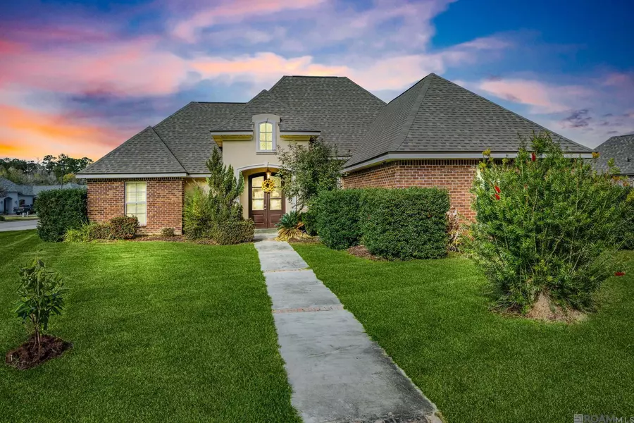 38567 Red Bud Ln, Denham Springs, LA 70706