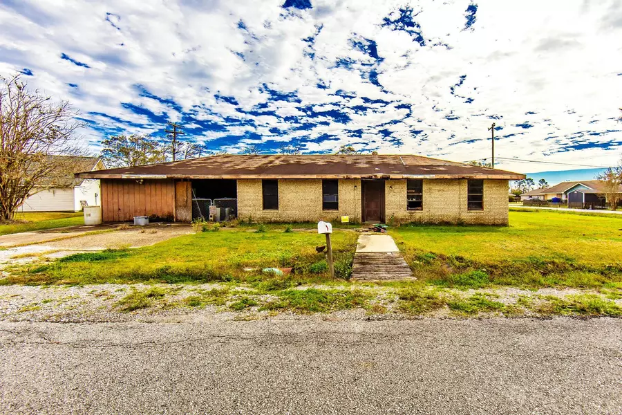 300 Canal Lane, Houma, LA 70360