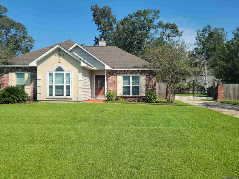 7401 Fox Run Dr, Denham Springs, LA 70706