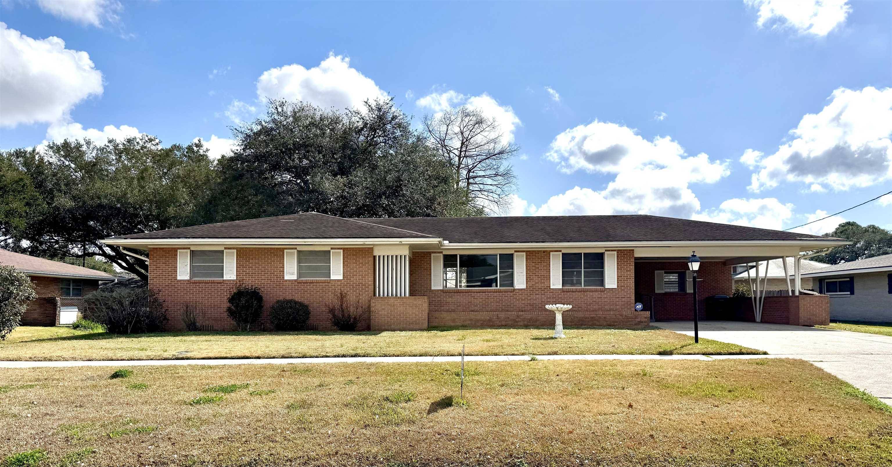 910 Onstead St, Morgan City, LA 70380
