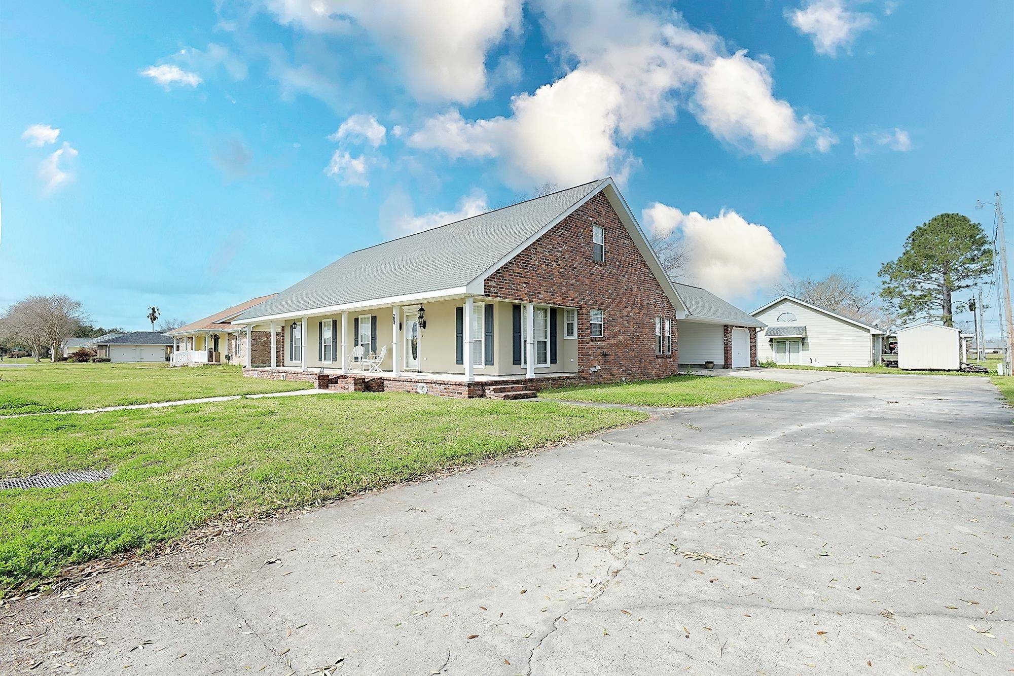 Raceland, LA 70394,284 Sycamore St
