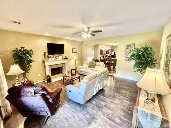 13567 Arnold Rd, Walker, LA 70785
