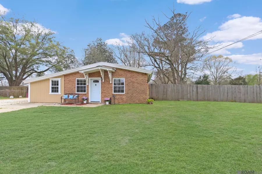 3233 Landmor Dr, Slaughter, LA 70777