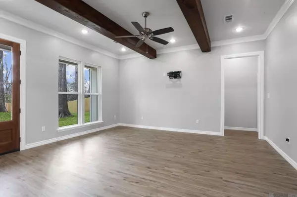 St Francisville, LA 70775,5209 Pine St