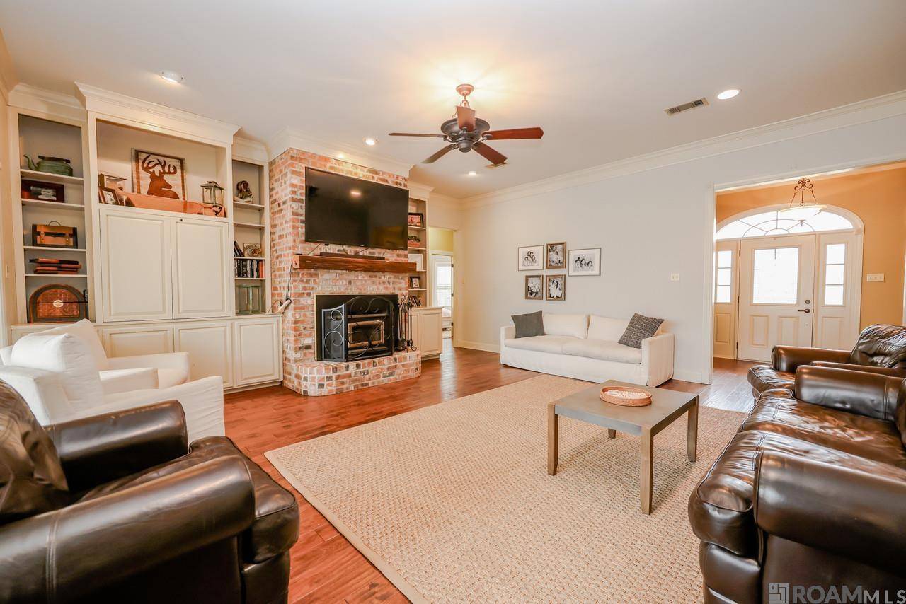10354 Old Field Rd, St Francisville, LA 70775