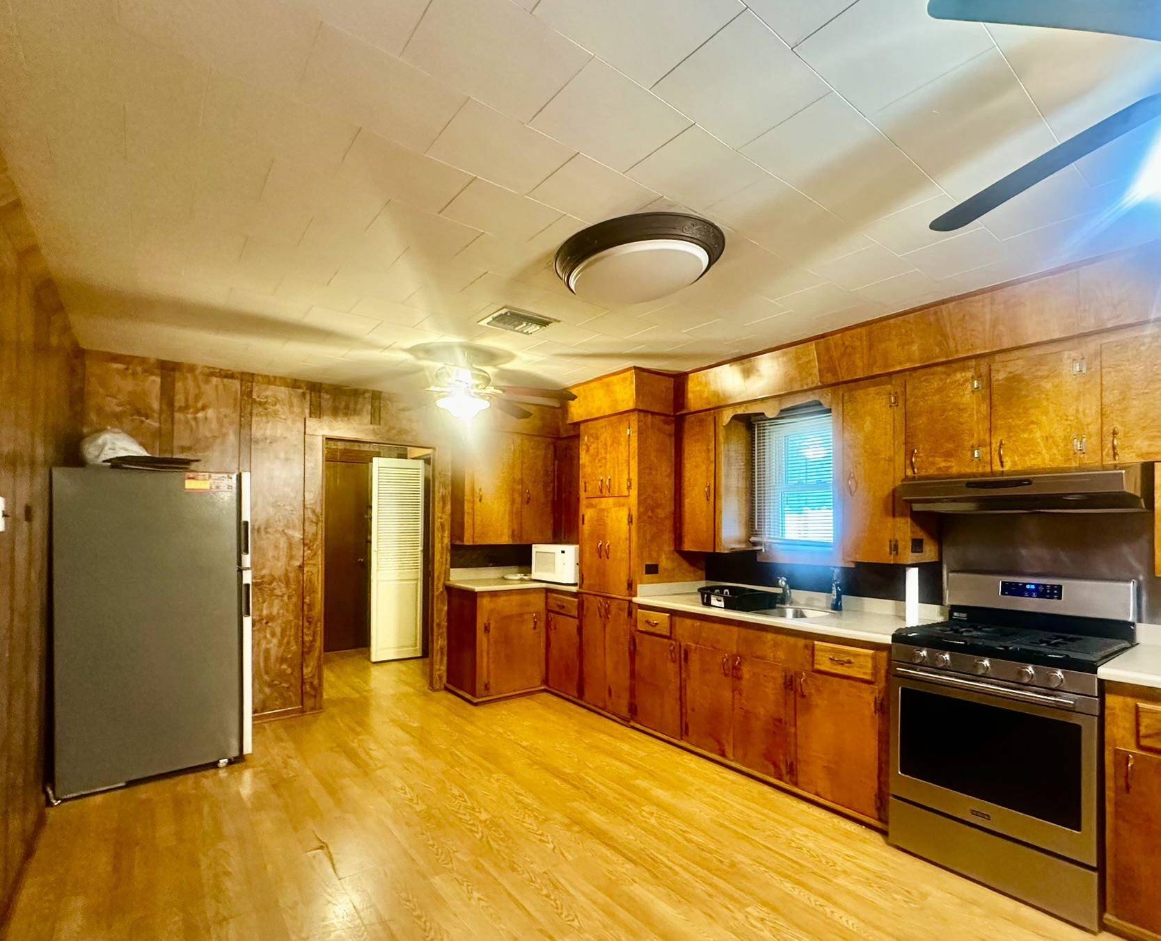 Larose, LA 70373,161 Oak D Street