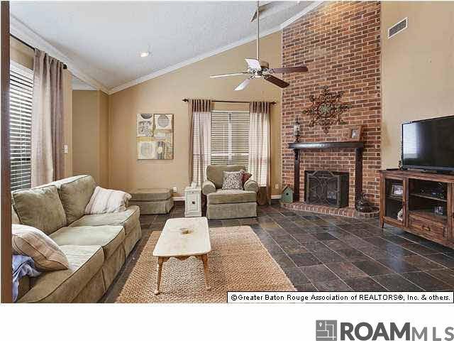 5972 N Fort Clarke Dr, Baton Rouge, LA 70817