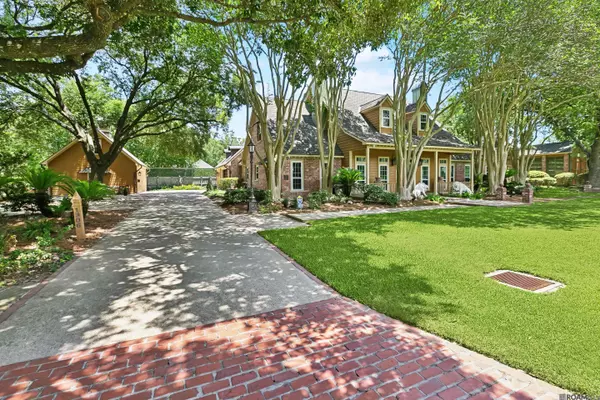 1906 Lansdown Drive, Port Allen, LA 70767