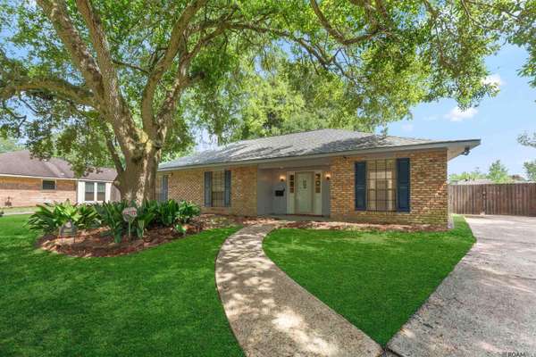 16945 Ticonderoga Ave,  Saint George,  LA 70817