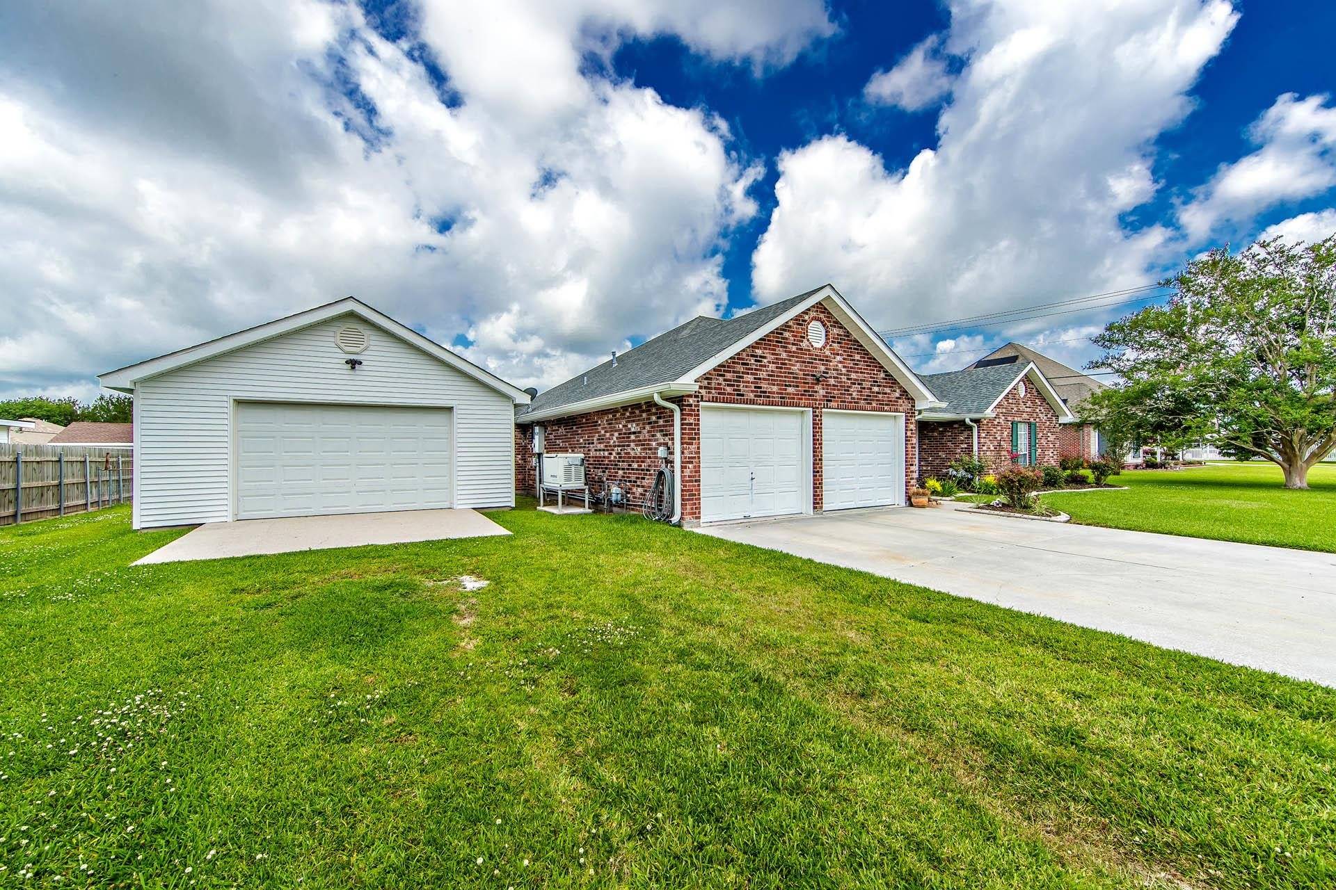 Houma, LA 70360,102 Cottonwood Dr