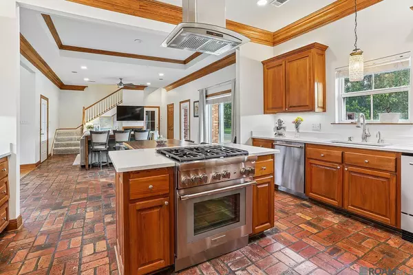 Saint George, LA 70817,17630 Creek Hollow Rd