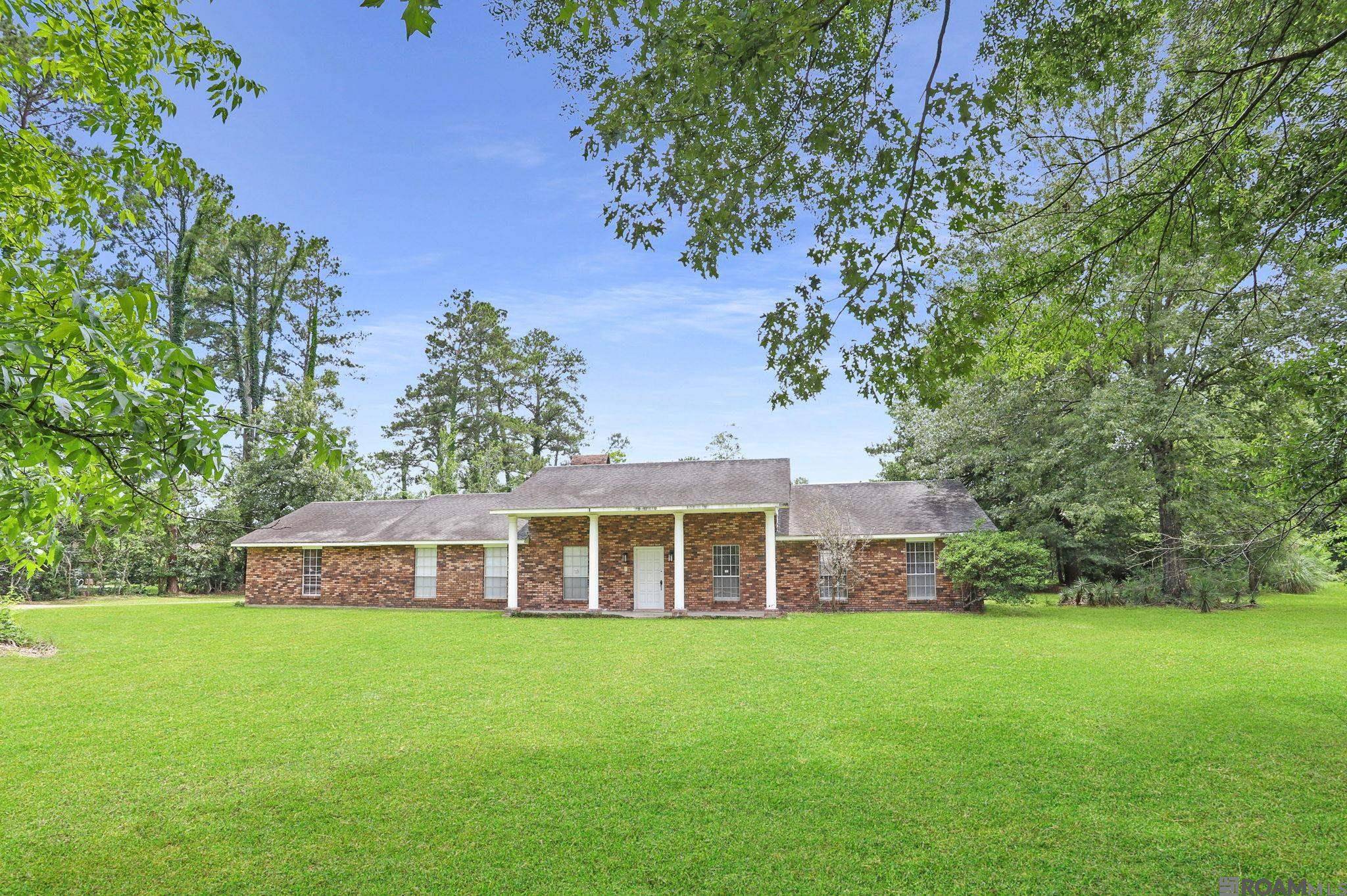 9556 Fairway Dr, Denham Springs, LA 70726