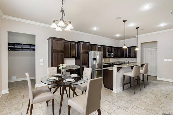 16574 Long Lake Dr, Prairieville, LA 70769
