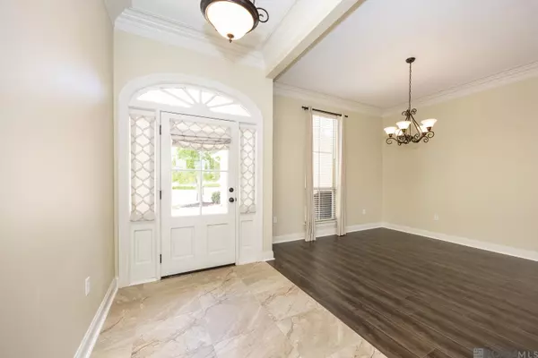 Saint George, LA 70810,14336 Center Town Dr