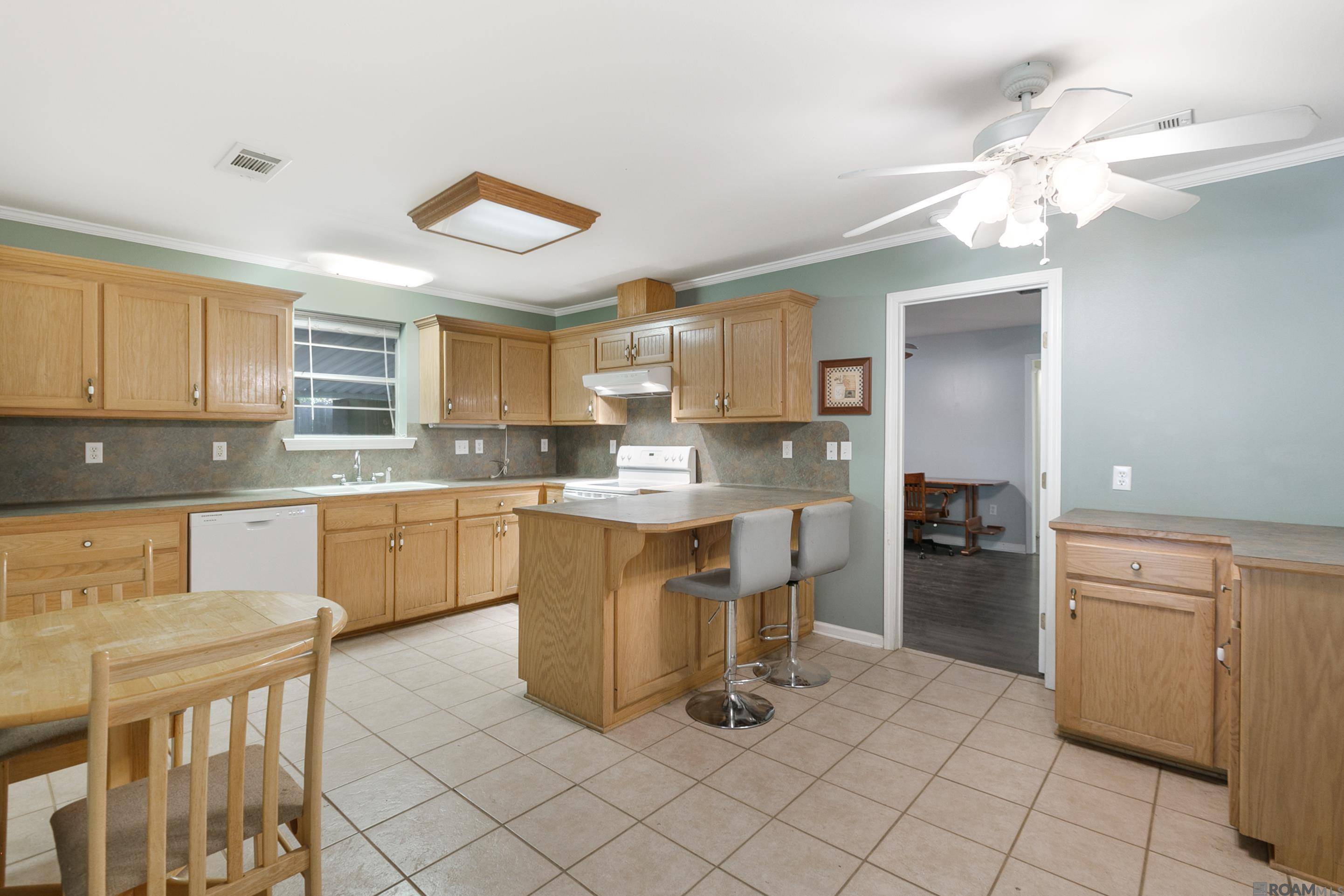 910 Myrtle St, Baker, LA 70714