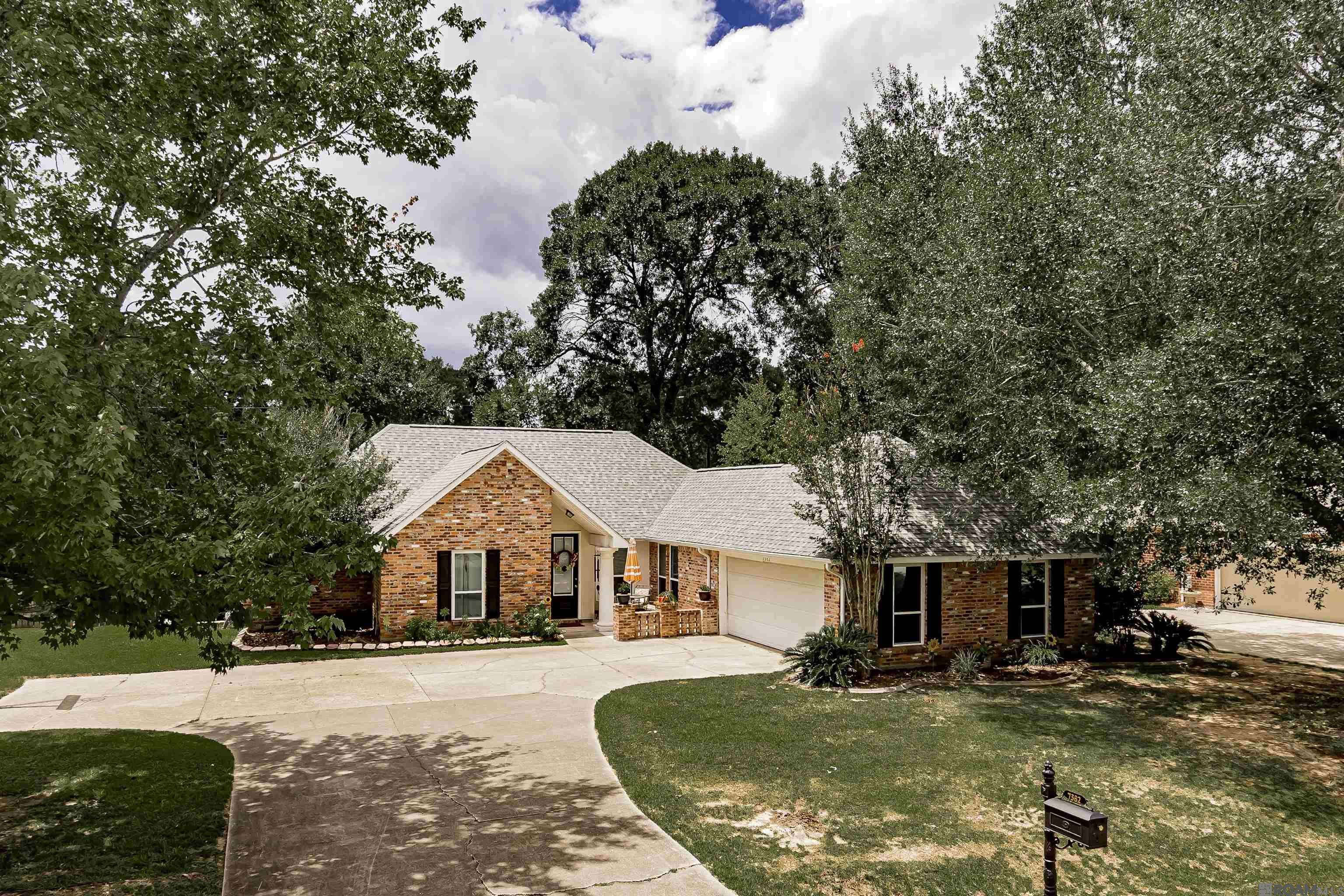 7382 Lake Meadow Dr, Denham Springs, LA 70706