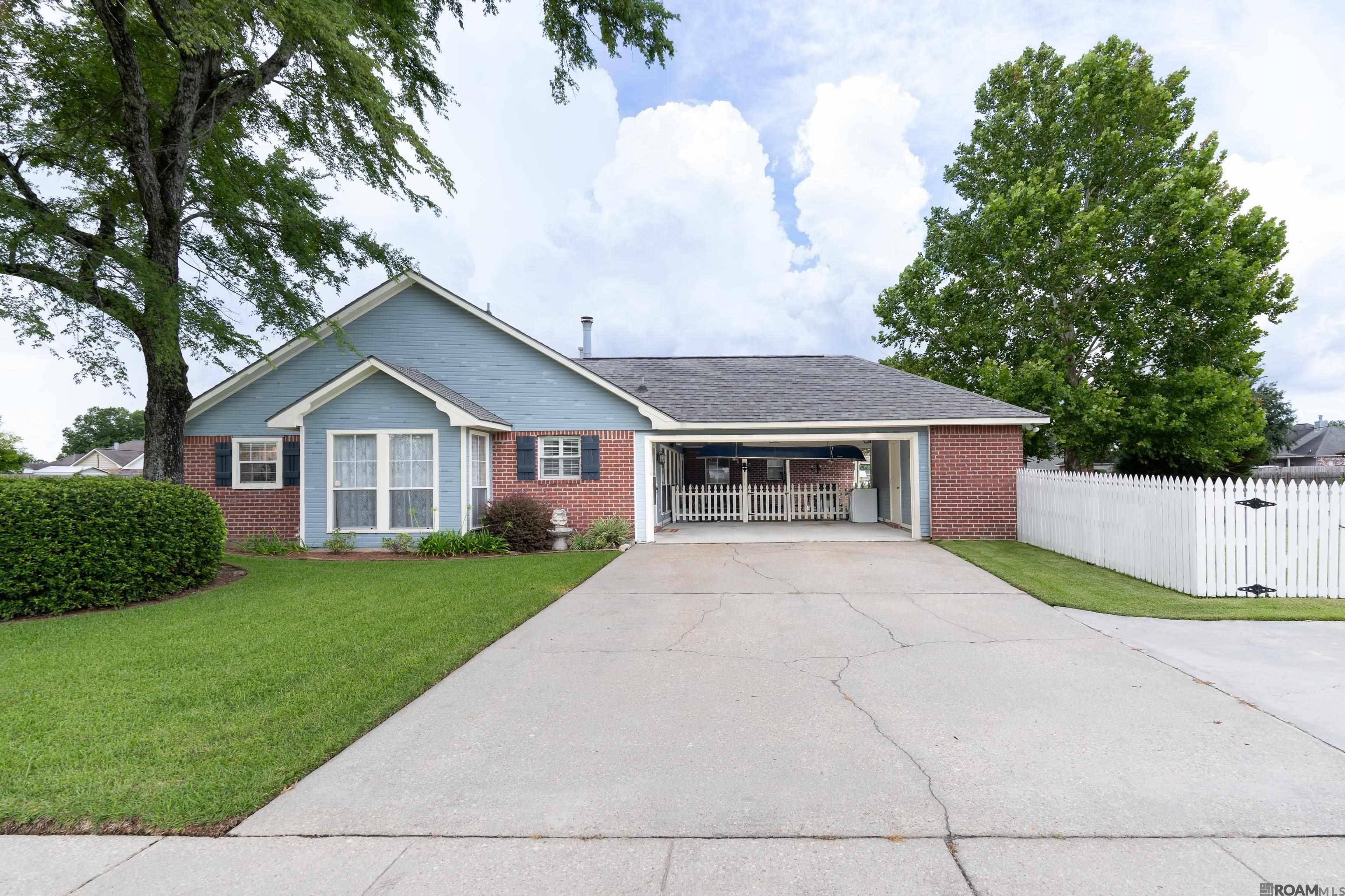 Saint George, LA 70817,6057 Snowden Dr