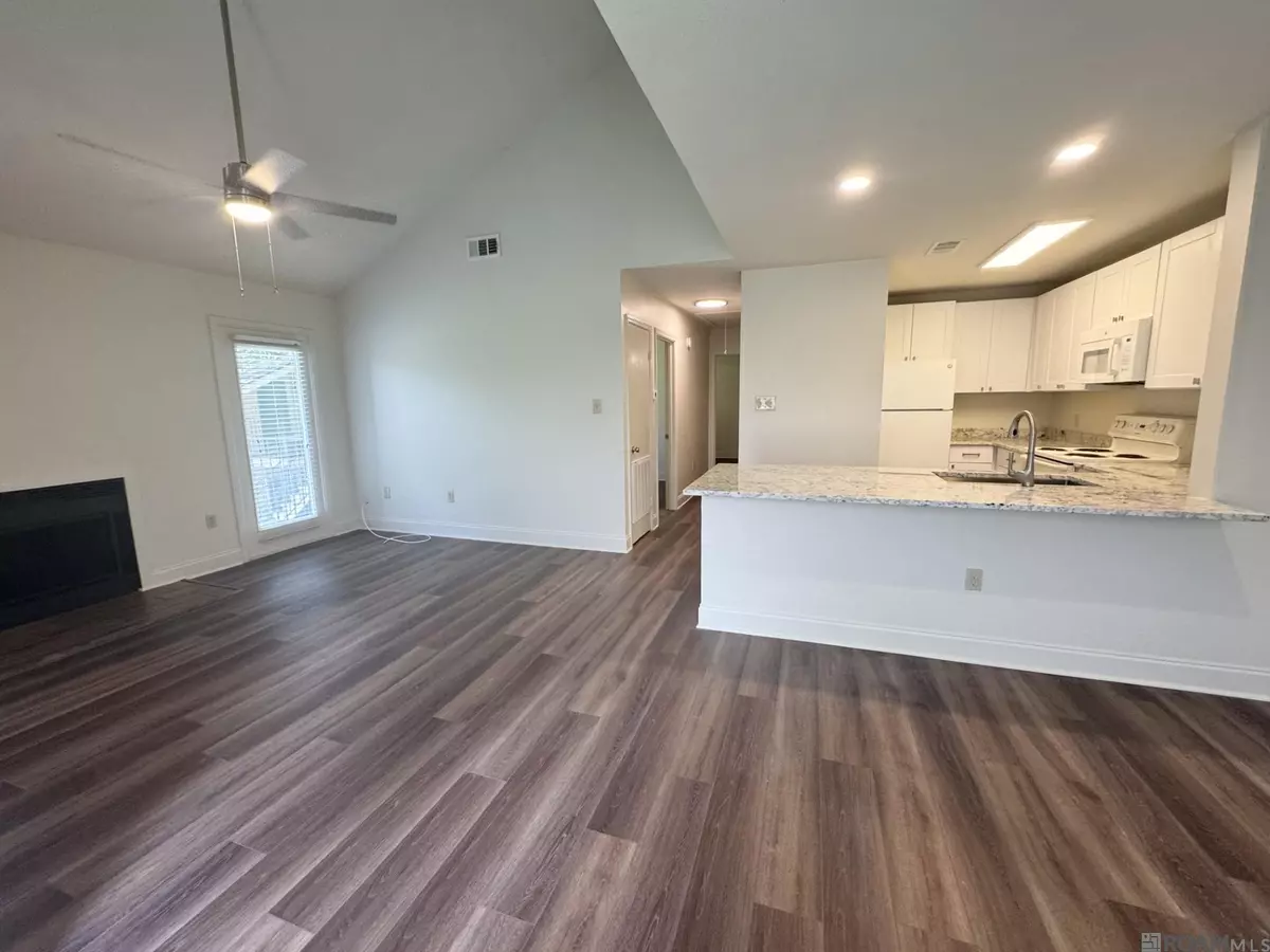 Saint George, LA 70809,11011 Cal Rd ##92