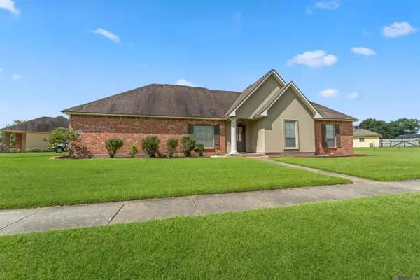 2616 Woodbend Dr, Zachary, LA 70791