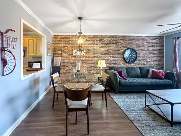 Baton Rouge, LA 70806,4735 Government St ##208