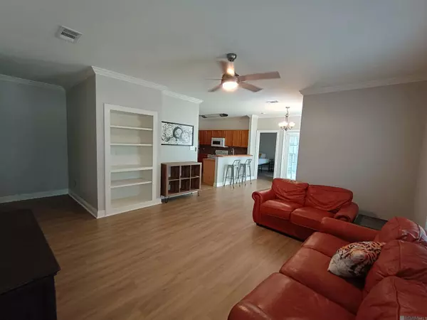 Baton Rouge, LA 70820,4625 Burbank Dr ##101