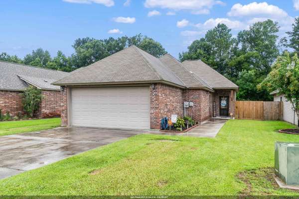 38215 Shelby Dr, Denham Springs, LA 70706
