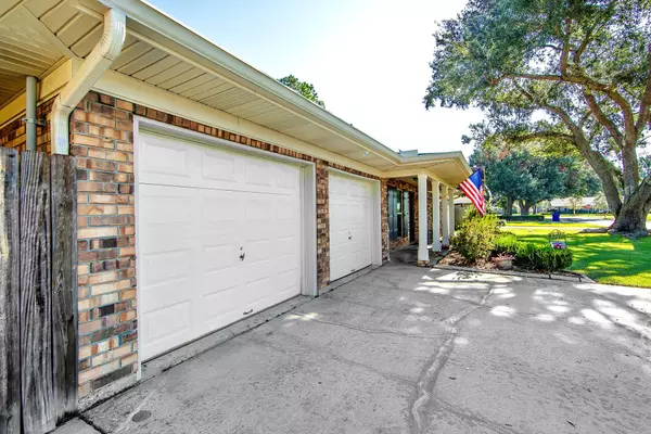 Thibodaux, LA 70301,311 Hermitage