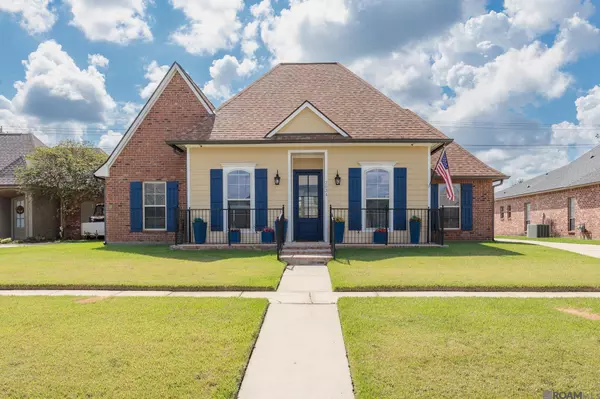 2034 Pointe South Dr, Zachary, LA 70791