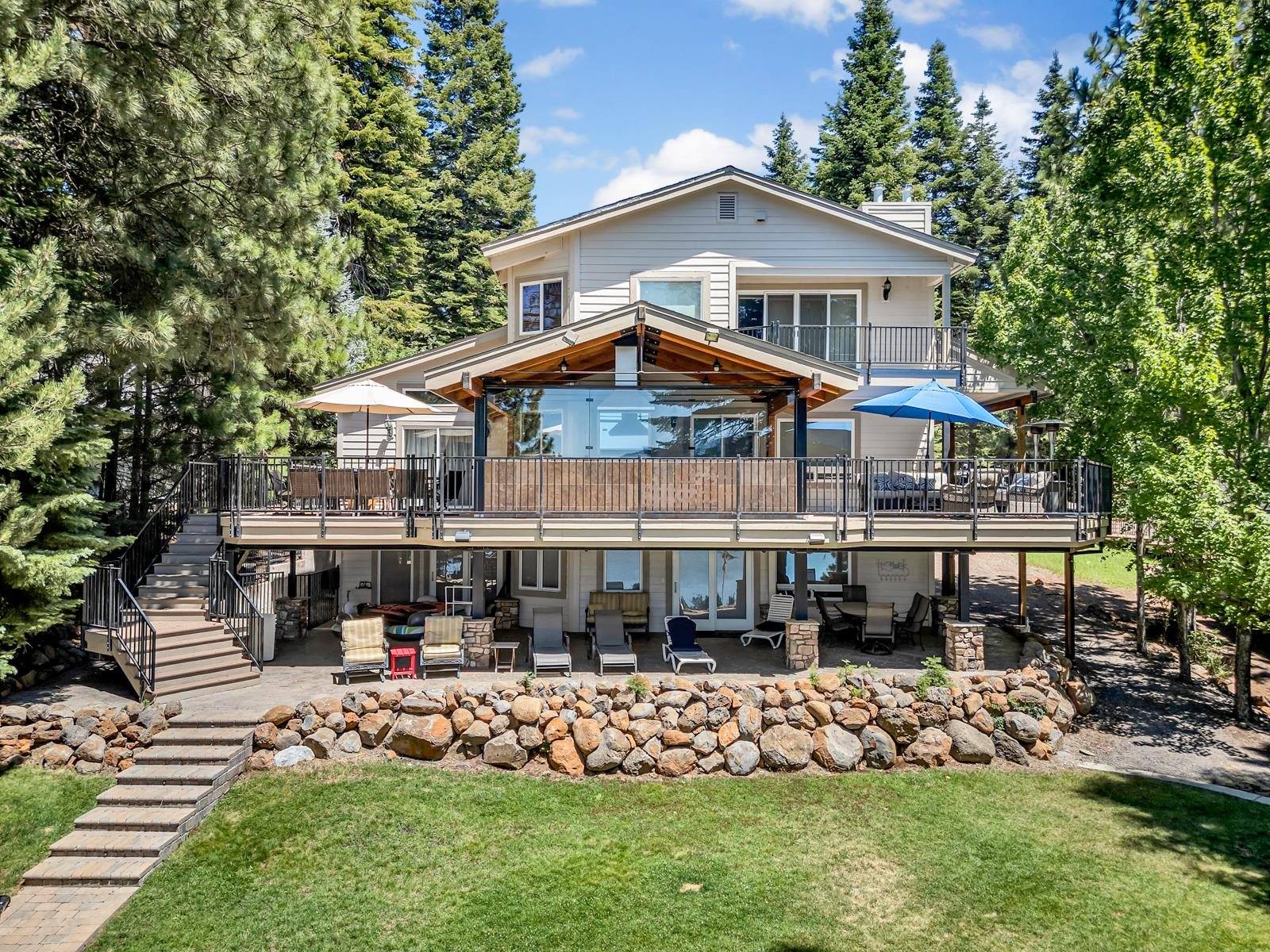 161 Lake Almanor West Drive, Lake Almanor West, CA 96020
