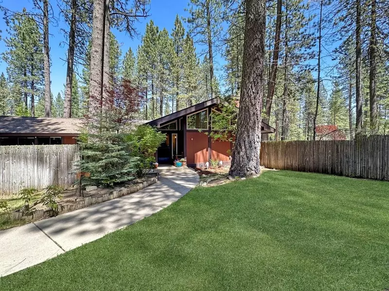 10 Graeagle Meadows Road, Graeagle, CA 96103-1120