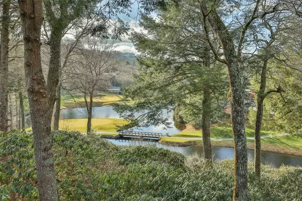 124 Spruce LN, Highlands, NC 28741