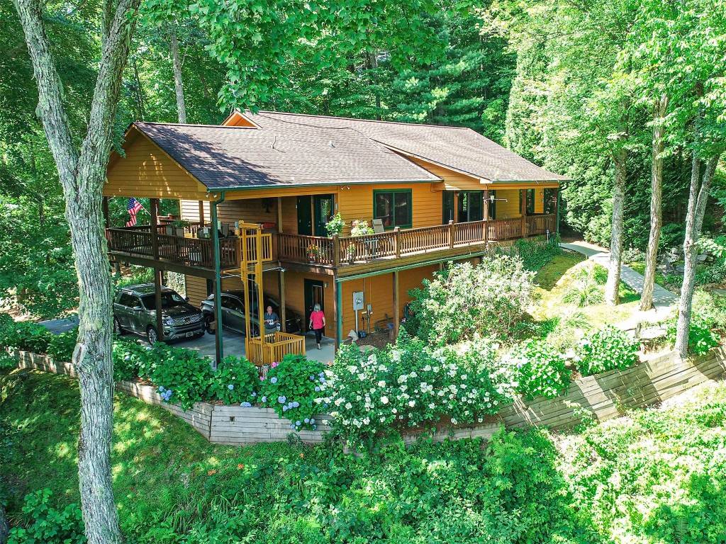 686 Winding Ridge DR, Sky Valley, GA 30537